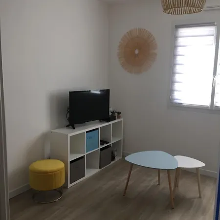 Maison De Proche De La - 1 A 6 Pers. *