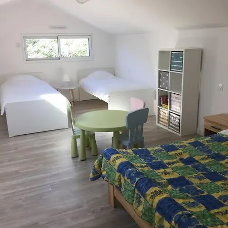 Maison De Proche De La - 1 A 6 Pers. *